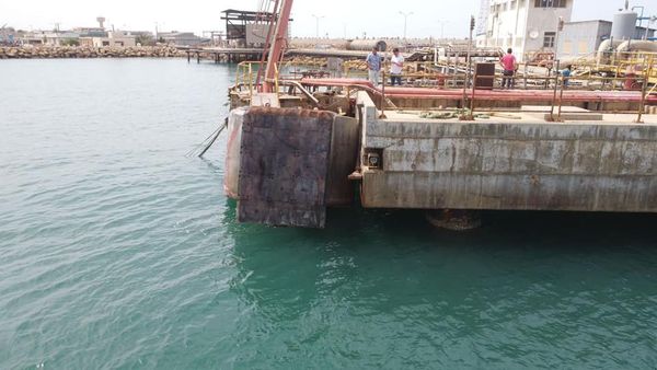 استمرار عمليات تفريغ الوقود.