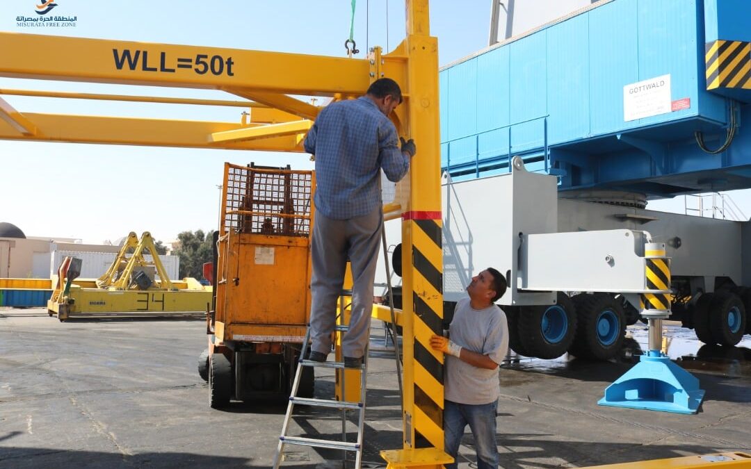 إجراءات تطوير وتوفير الآليات اللازمة للعمل داخل الميناء