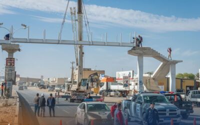 تنفيذ جسر المشاة بطريق النقل الثقيل